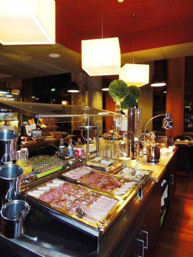 Hotel Mercure Centre - Gare Part Dieu 4*